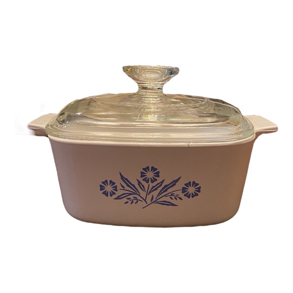 Corningware Other - Vintage Corningware casserole dish with lid. Cornflower blue 1-1/2 quart EUC